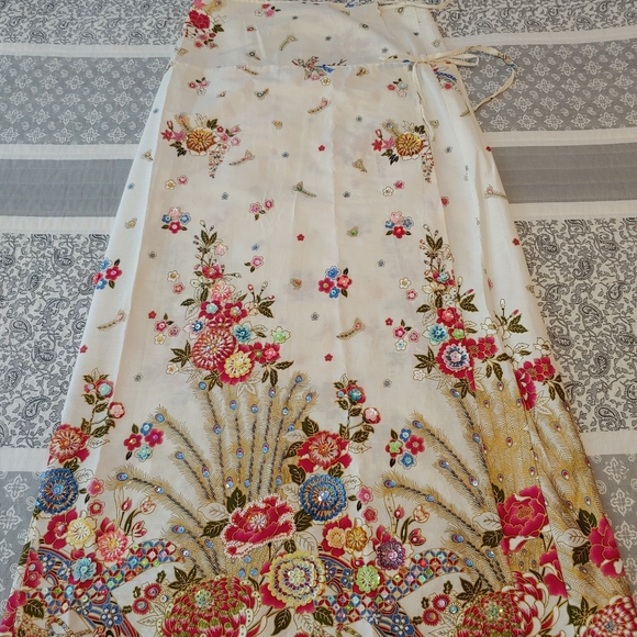 NA Dresses & Skirts - Gorgeous and Unique Beaded Skirt